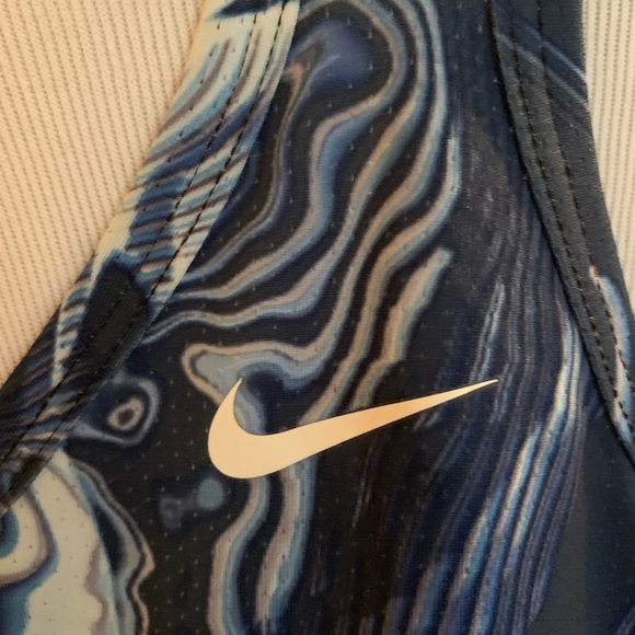 Nike tank size small - Picture 4 of 6
